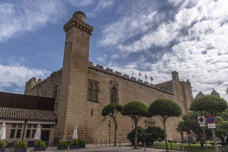 Comunidad Foral de Navarra 075 - Olite - parador de Olite.jpg